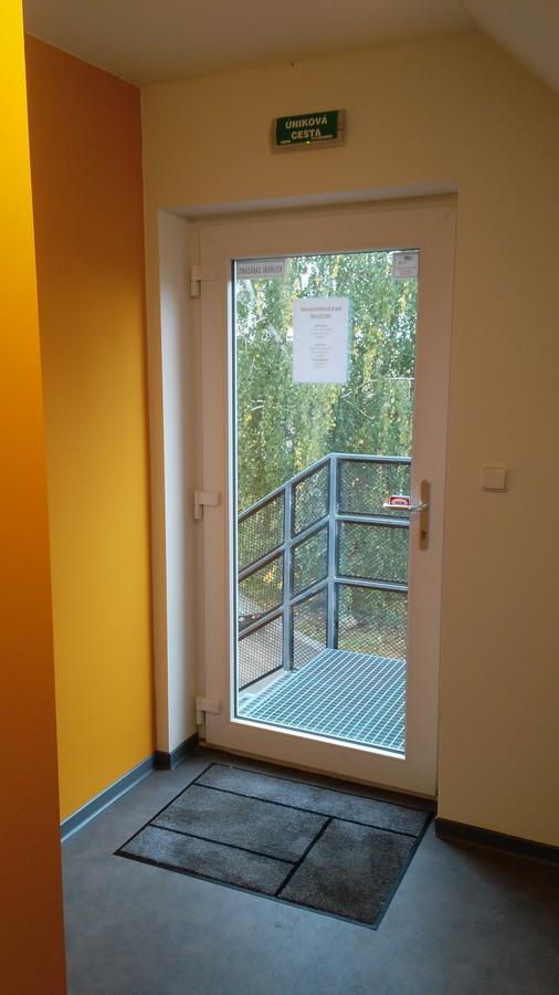 Hrusky Bed & Parking Eurobit住宿加早餐旅馆 外观 照片